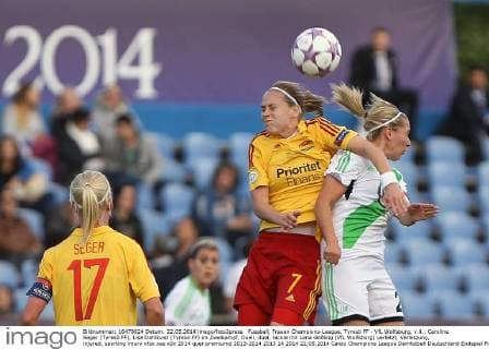 Fussball, Frauen Champions-League, Tyresö FF - VfL Wolfsburg, v.li.: Caroline Seger (Tyresö FF), Lisa Dahlkvist (Tyresö FF) im Zweikampf, Duell, duel, tackle mit Lena Gößling (VfL Wolfsburg) verletzt, Verletzung, injured, sporting injury xfsx