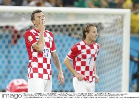 Mario MANDZUKIC, CRO 17 Ivan RAKITIC, CRO 7 Emotionen, enttaeuscht, Enttaeuschung, Frust, frustriert, Trauer ,traurig, verzweifelt, Verzweiflung KROATIEN - MEXIKO FIFA Fussball WM Weltmeisterschaft am 23.06.2014 Arena Pernambuco in RECIFE