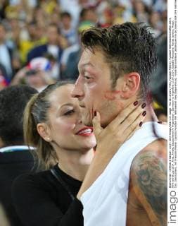 Rio de Janeiro, FIFA, Fussball Männer, Fussball Weltmeisterschaften 2014, FIFA world cup 2014 ,Final, Finale, Deutschland vs Argentinien , Germany vs Argentina 13.07.2014, Estadio Maracana, Rio de Janeiro, Mesut Özil, Deutschland, mit Freundin Mandy Capristo