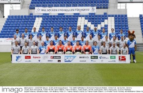 TSG 1899 Hoffenheim 2014 2015 Mannschaftsfoto. Hinten V.li. Jin-Su Kim, Jeremy Toljan, Sven Schipplock, Tobias Strobl, Janik Haberer, David Abraham, Adam Szalai, Jannik Vestergaard, Kevin Akpoguma, Anthony Modeste, Eugen Polanski, Sebastian Rudy, Kai Herdling. Mitte V.li. Trainer Markus Gisdol, Co-Trainer Frank Kaspari, Co-Trainer Frank Fröhling, Athletiktrainer Otmar Rösch, Tarik Eylounoussi, Roberto Firmino, Kevin Volland, Bruno Nazario, Jiloan Hamad, Torwarttrainer Zsolt Petry, Athletiktrainer Nicklas Dietrich, Präventivtrainer Christian Neitzert, Johannes Spors (Scouting), Mannschaftsarzt Dr. Henning Ott. Vorne V.li. Physiotherpauet Nikolaus Schmid, Physiotherapeut Peter Geigle, Physiotherapeut Sören Johannsen, Andreas Beck, Alexander Stolz, Koen Casteels, Oliver Baumann, Jens Grahl, Marvin Schwäbe, Primin Schwegler, Betreuer Cesar Thier, Betreuer Heinz Seyfert, Betreuer Christian Sey