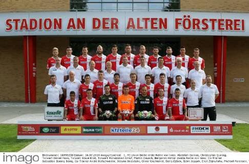 1. FC Union Berlin erste Reihe von links: Abdallah Gomaa, Christopher Quiring, Torwart Daniel Haas, Torwart Steve Kroll, Torwart Mohammed Amsif, Martin Dausch, Benjamin Köhler zweite Reihe von links: Co-Trainer Sebastian Boenig Bönig, Co-Trainer Andre Hofschneider, Steven Skrzybski, Oliver Oschkenat, Baris Özbek, Björn Joppek, Eroll Zejnullahu, Michael Parensen, Torwarttrainer Pablo Garcia, Masseur Thomas Riedel, Kaufmaennischer Leiter Nico Schaefer Schäfer dritte Reihe von links: Cheftrainer Norbert Duewel Düwel, Torwarttrainer Holger Bahra, Mannschaftsarzt Dr. Tankred Haase, Mannschaftsbetreuerin Elvira Henschke, Physiotherapeut Hendrik Schreiber, Fitness-Trainer Daniel Wolf, Physiotherapeut Frank Placzek, Mannschaftsleiter Detlef Schneeweiss Schneeweiß, Mannschaftsbetreuer Sven Weinel vierte Reihe von links: Björn Kopplin, Roberto Puncec, Mario Eggimann, Adam Nemec,
