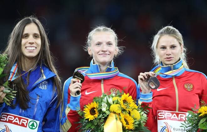 Zürich, Schweiz, Leichtathletik, Athletics, Track and Field, Leichtathletik Europameisterschaften Zürich 2014, European athletics Championships 2014 ,12.08-17.08. 2014 Letzigrund Stadion, Zürich, Ekaterina Stefanidi, Silber Medaille, Anzhelika Sidorova, Gold Medaille, Angelina Zhuk-Krasnova, Bronzemedaille, Stabhochsprung Frauen Siegerehrung,