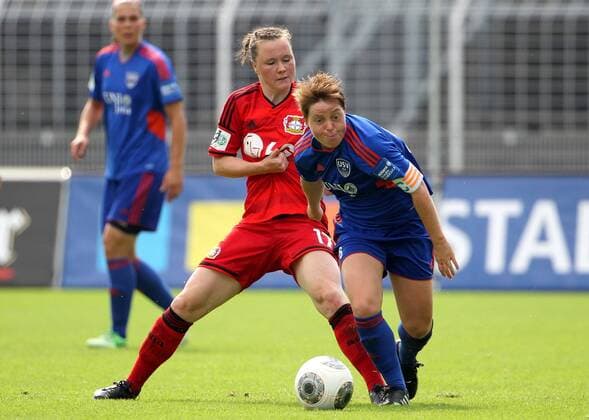 GER, 1.Bundesliga, Frauen, FF USV Jena vs Bayer 04 Leverkusen 07.09.14, Jena, Ernst-Abbe-Sportfeld, GER, Allianz Frauen Bundesliga 1.Bundesliga, Frauen, Saison 2014 2015, 02.Spieltag, FF USV Jena vs Bayer 04 Leverkusen im Bild Susann Utes (Jena) gegen Marina Hegering (Leverkusen)