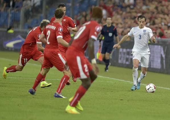 V.l.n.r. Valon Behrami, Haris Seferovic, Stephan Lichtsteiner, Johan Djourou, SUI, Leighton Baines, ENG, Schweiz - England, EM Qualifikation, Nationalmannschaft, Länderspiel, Fussball, 08.09.2014
