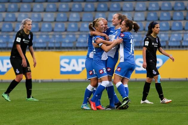 Torjubel TSG 1899 Hoffenheim, Jubel, Torjubel, Torerfolg, celebrate the goal, goal, celebration, Jubel ueber das Tor, optimistisch, Action, Aktion, Fussball, Allianz Frauen-Bundesliga, TSG 1899 Hoffenheim - MSV Duisburg, xozx