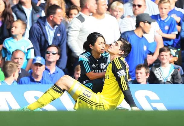 Chelsea s Thibaut Courtois goes off injured - Barclays Premier League - Chelsea Vs Arsenal - Stamford Bridge - England - 5th October 2014 - EDITORIAL USE ONLY. No use with unauthorised audio, video, data, fixture lists, club league logos or live services. Online in-match use limited to 120 images, no video emulation. No use in betting, games or single club league player publications.
