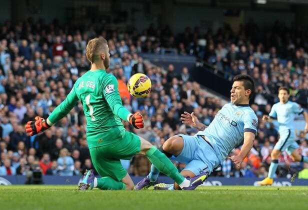 David De Gea of Manchester United makes save from Sergio Kun Agüero of Manchester City - Barclays Premier League - Manchester City vs Manchester Utd - Etihad Stadium - Manchester - England - 2nd November 2014 - Picture David Klein Sportimage EDITORIAL USE ONLY. No use with unauthorised audio, video, data, fixture lists, club league logos or live services. Online in-match use limited to 120 images, no video emulation. No use in betting, games or single club league player publications.