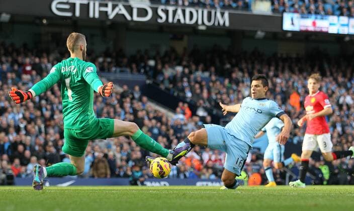 David De Gea of Manchester United makes save from Sergio Kun Agüero of Manchester City - Barclays Premier League - Manchester City vs Manchester Utd - Etihad Stadium - Manchester - England - 2nd November 2014 - Picture David Klein Sportimage EDITORIAL USE ONLY. No use with unauthorised audio, video, data, fixture lists, club league logos or live services. Online in-match use limited to 120 images, no video emulation. No use in betting, games or single club league player publications.