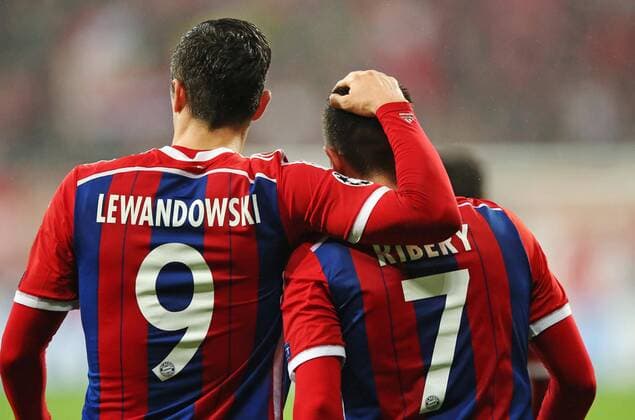 Frank RIBERY, FCB 7 Torjubel, Jubel nach dem Tor zum 1-0, mit Robert LEWANDOWSKI, FCB 9 Jubel, Freude, Emotionen, Feiern, Lachen, jubelt, freuen, reisst die Arme hoch, ballt die Faust FC BAYERN MUENCHEN - AS ROM , Fussball UEFA Champions League, Gruppenphase, Muenchen, 05.11.2014 CL Saison 2014 2015, FCB, Muenchen