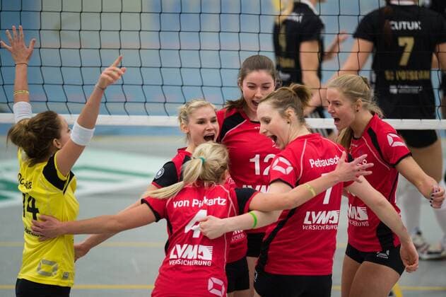 03.12.2014, Halle Berg Fidel, Münster Volleyball, DVV-Pokal Frauen, Viertelfinale, USC Münster Münster vs. SC Potsdam Jubel Linda Dörendahl Doerendahl ( 14 Münster), Tess von Piekartz ( 4 Münster), Ines Bathen ( 17 Münster), Wiebke Silge ( 12 Münster), Sarah Petrausch ( 7 Münster), Ashley Benson ( 10 Münster)