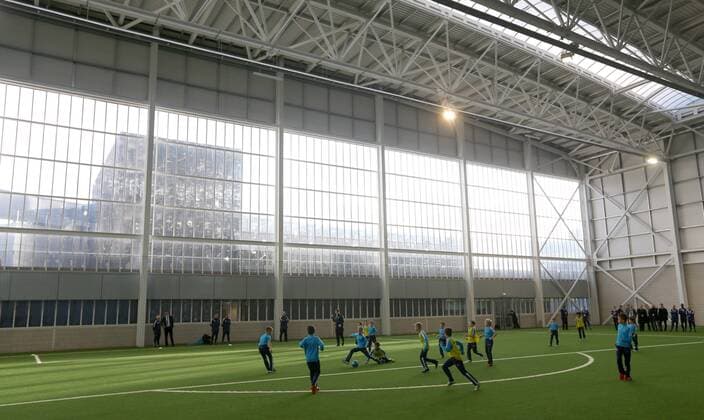 Aktuell Fußball, England, Premier League, Manchester City eröffnet Fußball-Akademie Yojngsters from Manchester City s academy try out the new club facilities, during the opening of the new Manchester City Etihad Campus. - Launch of the the City Football Academy - Etihad Campus - Manchester - England - 8th December 2014 - Picture David Thompson-Sportimage EDITORIAL USE ONLY. No use with unauthorised audio, video, data, fixture lists, club league logos or live services. Online in-match use limited to 120 images, no video emulation. No use in betting, games or single club league player publications.