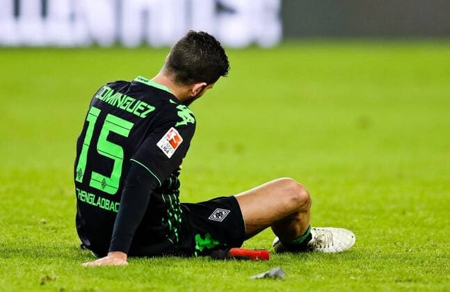 Alvaro DOMINGUEZ, MG 15 Emotionen, enttaeuscht, Enttaeuschung, Frust, frustriert, verzweifelt, Verzweiflung, Trauer, traurig, am Boden liegend FC AUGSBURG - BORUSSIA MOENCHENGLADBACH (2-1) Fussball 1. Bundesliga , Augsburg am 20.12.2014 17.Spieltag, Spieltag17, Saison 2014 2015, Saison1415, Liga01, 1.Liga, 1.Bundesliga, FCA, MG