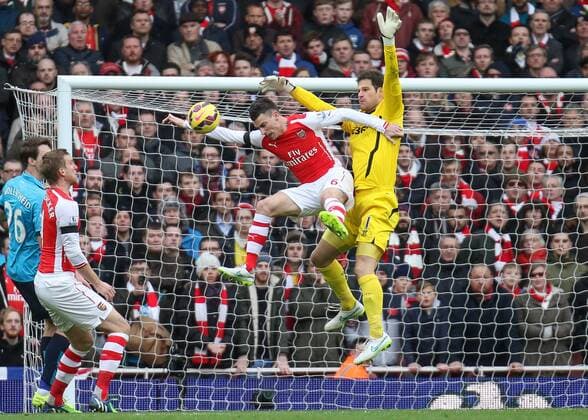 Football - 2014 2015 - Barclays Premier League, - Arsenal Vs Stoke City, Arsenal s Laurent Koscielny tries to head covered by Stoke City s Asmir Begovic at The Emirates Stadium COLORSPORT DANIEL BEARHAM ARS_STO