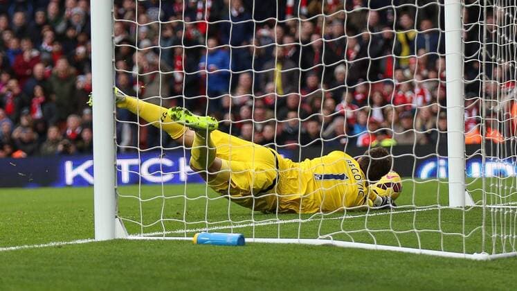 Football - 2014 2015 - Barclays Premier League, - Arsenal Vs Stoke City, Stoke City s Asmir Begovic dives to his right to stop Arsenal s AlexisSanchez shot at The Emirates Stadium ARS_STO