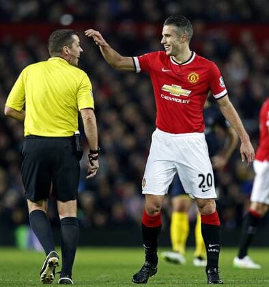 Robin van Persie of Manchester United ManU referee Phil Dowd during the Barclays Premier League match between Manchester United and Southampton at Old Trafford on January 11, 2015 in Manchester, England. Manchester United v Southampton Premier League 2014 2015 xVIxxIVx 3422484