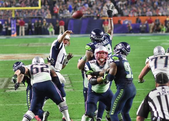 Feb. 1, 2015 - Glendale, Arizona, U.S - New England Patriots quarterback, TOM BRADY, throws winning touchdown pass to JULIAN EDELMAN with 2:02 remaining in Super Bowl XLIX giving the Patriots a 28-24 victory. Brady, who completed 37 of 50 passes for 328 yards surpassing Joe Monta s record for the most touchdown passes in a Super Bowl was selected as Super Bowl XLIX MVP. NFL American Football Herren USA SUPER BOWL 2015 - Patriots beat Seahawks 28-24 - ZUMAd50_