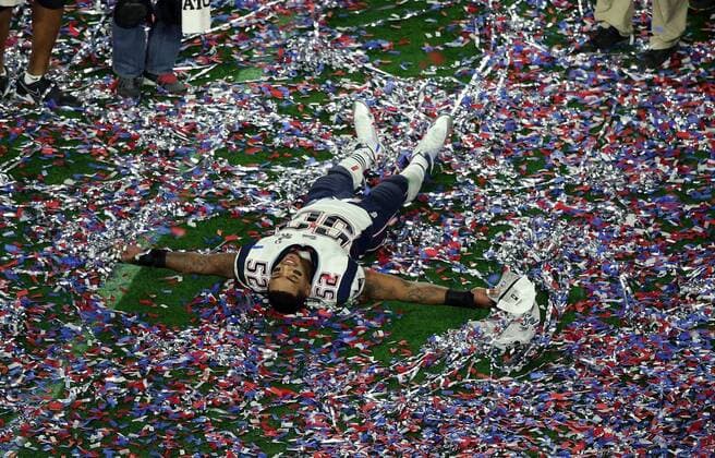 01 February 2015: New England Patriots outside linebacker Jonathan Casillas 52 celebrates in the confetti after winning Super Bowl XLIX at University of Phoenix Stadium in Glendale, Az. The New England Patriots beat the Seattle Seahawks 28-24. NFL American Football Herren USA FEB 01 Super Bowl XLIX - Patriots v Seahawks Icon3171502013539 EDITORIAL USE ONLY