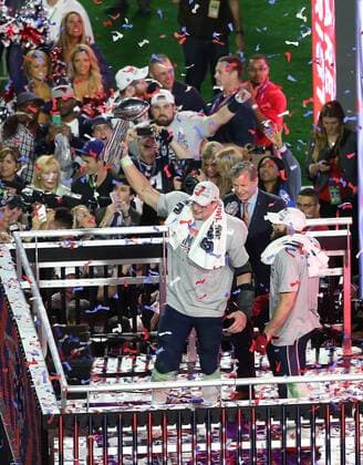 01 February 2015: New England Patriots tight end Rob Gronkowski 87 holds the Lombardi Trophy after Super Bowl XLIX at University of Phoenix Stadium in Glendale, Az. The New England Patriots beat the Seattle Seahawks 28-24. NFL American Football Herren USA FEB 01 Super Bowl XLIX - Patriots v Seahawks Icon3171502013812 EDITORIAL USE ONLY