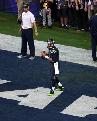 01 February 2015: Seattle Seahawks quarterback Russell Wilson 3 warms up before the start of Super Bowl XLIX between the Seattle Seahawks and the New England Patriots at University of Phoenix Stadium in Glendale, Az. NFL American Football Herren USA FEB 01 Super Bowl XLIX - Patriots v Seahawks Icon3171502010449 EDITORIAL USE ONLY