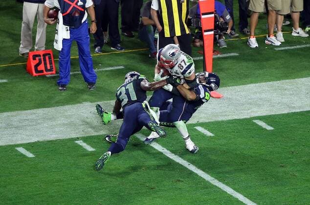 01 February 2015: New England Patriots tight end Rob Gronkowski 87 is hit by Seattle Seahawks strong safety Kam Chancellor 31 (left) and outside linebacker K.J. Wright 50 (right) during the second half of Super Bowl XLIX between the Seattle Seahawks and the New England Patriots at University of Phoenix Stadium in Glendale, Az. The New England Patriots beat the Seattle Seahawks 28-24. NFL American Football Herren USA FEB 01 Super Bowl XLIX - Patriots v Seahawks Icon3171502012957 EDITORIAL USE ONLY