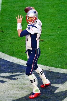 01 FEB 2015: New England Patriots quarterback Tom Brady (12) during the first quarter of Super Bowl XLIX being played at University of Phoenix Stadium. The New England Patriots defeat the Seattle Seahawks 28-24 in Super Bowl XLIX at University of Phoenix Stadium in Glendale Arizona. NFL American Football Herren USA FEB 01 Super Bowl XLIX - Patriots v Seahawks Icon020115321 EDITORIAL USE ONLY