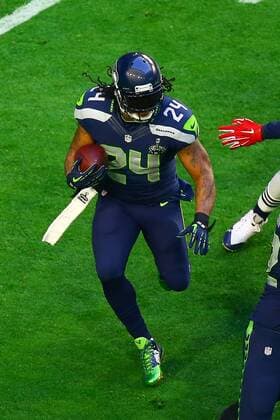 01 FEB 2015: Seattle Seahawks running back Marshawn Lynch (24) runs with the ball during the first quarter of Super Bowl XLIX being played at University of Phoenix Stadium. The New England Patriots defeat the Seattle Seahawks 28-24 in Super Bowl XLIX at University of Phoenix Stadium in Glendale Arizona. NFL American Football Herren USA FEB 01 Super Bowl XLIX - Patriots v Seahawks Icon020115343 EDITORIAL USE ONLY