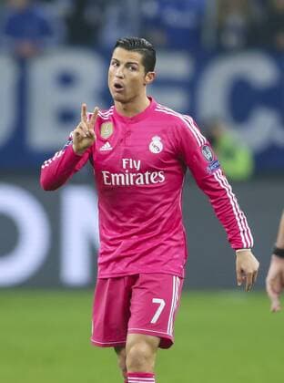 Cristiano RONALDO, Real Madrid 7 gestikuliert und gibt Anweisungen, Aktion, Einzelbild, Gestik, Geste, Handbewegung, zeigen, deuten FC SCHALKE 04 - REAL MADRID 0-2 , Fussball UEFA Champions League, Achtelfinale, Gelsenkirchen, 18.02.2015 CL Saison 2014 2015,