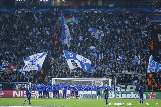 Fans, Fussballfans, supporters, spectators, Zuschauer, Jacke, Kutte, Weste, Fankurve Choreographie, Transparente, Show, Darstellung, Nachricht, Kommunikation, Fanchoreographie, Fankurve FC SCHALKE 04 - REAL MADRID 0-2 , Fussball UEFA Champions League, Achtelfinale, Gelsenkirchen, 18.02.2015 CL Saison 2014 2015,