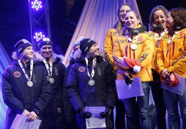 BIATHLON - IBU WC Kontiolahti 2015 KONTIOLAHTI,FINLAND,14.MAR.15 - BIATHLON - IBU World Championships, relay 4x6km, ladies, Medal Plaza, award ceremony. Image shows team FRA, Franziska Hildebrand, Vanessa, Hinz, Franziska Preuss and Laura Dahlmeier (GER).