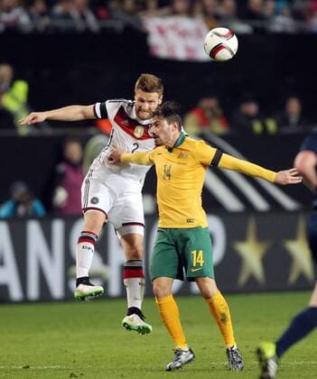 Fussball, Testspiel, Freundschaftsspiel, Saison 2014 2015, Herren, Deutschland, , 25.03.2015 deutsche Nationalmannschaft, Deutschland - Australien 2-2, v.l. Aktion, Zweikampf, Spielszene, action, Shkodran Mustafi, Deutschland, James Troisi, Australien,