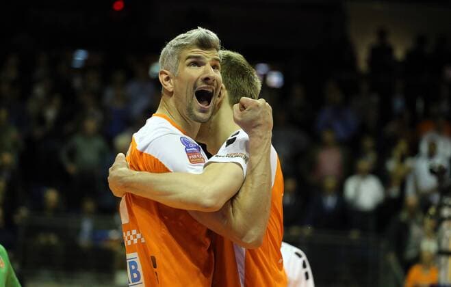 Rob Bontje (BR Volleys), jubelt nach einem Punkt, rechts Paul Carroll (BR Volleys), BR Volleys Berlin-PGE Skra Belchatow Volleyball CEV Champions League 2014 2015, CEV Deniz Bank, Final Four, Spiel um Platz 3, kleines Finale Herren, Männer, Maenner, men, Volleyball, Deutschland, Germany, Max-Schmeling-Halle Berlin, 29.3.2015