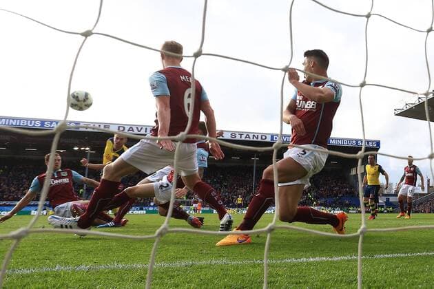 Arsenal s Aaron Ramsey scores the opening goal - Burnley vs. Arsenal - Barclay s Premier League - Turf Moor - Burnley - 11 04 2015 Pic Philip Oldham Sportimage EDITORIAL USE ONLY. No use with unauthorised audio, video, data, fixture lists, club league logos or live services. Online in-match use limited to 120 images, no video emulation. No use in betting, games or single club league player publications.