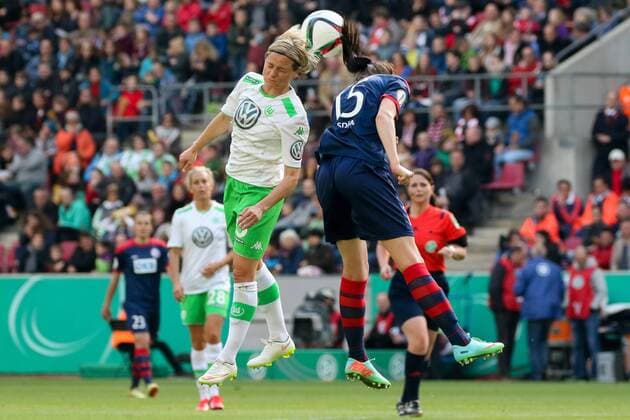 v.li.: Martina Müller ( Martina Mueller , VfL Wolfsburg), Inka Wesely (Turbine Potsdam), Kopfball, header, Aktion, Action, Fussball, DFB-Pokal der Frauen, 1. FFC Turbine Potsdam - VfL Wolfsburg, xozx