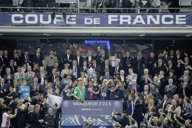 Celebration de la Siegerehrung de la Coupe de France aux joueurs du PSG en tribune presidentielle en presence de Francois Hollande, Anne Hidalgo, Nasser Al-Khelaifi (psg), Claude Bartolone, Patrick Kanner, Guy Cotret (AJ Auxerre), Thierry Braillard, Didier Deschamps, Valerie Peceresse, Jean Francois Martins, Frederic Thiriez, Noel Le Graet FOOTBALL : Paris st Germain vs AJ Auxerre - Coupe de France Finale - 30 05 2015 StephaneAllaman Panoramic