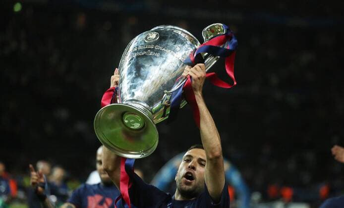 Jordi Alba (Barcelona), mit dem Pokal Juventus Turin FC Barcelona Barca UEFA Champions League, Finale, final match, 2014 2015, Fußball, Fussball, soccer, Herren, Maenner, Männer, Deutschland, Germany, Ergebnis 1:3 Berlin, 6.6.2015 Olympiastadion