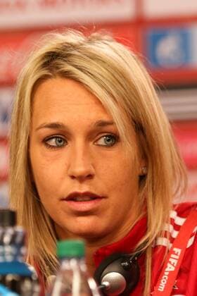 Lena Goeßling ( Lena Goessling , Deutschland), nachdenklich, ängslich mit leichten Sorgenfalten, Porträt, Portrait, vor dem Spiel Deutschland (Germany) gegen Norwegen (Norway, Norge), Fussball, FIFA Frauen-WM 2015, Pressekonferenz, xozx