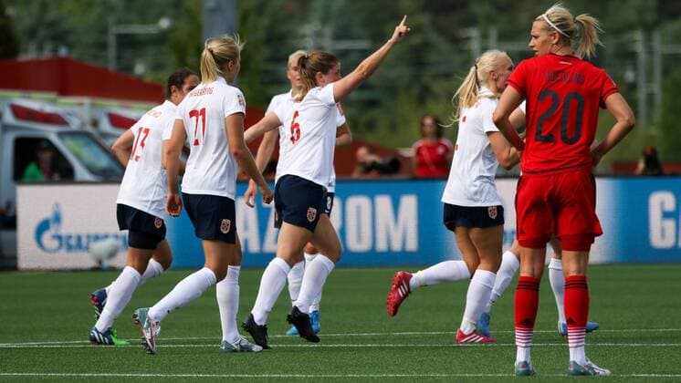 Maren Mjelde (NOR, 6) jubelt über ihr Tor zum 1:1, Jubel, Torjubel, Torerfolg, celebrate the goal, goal, celebration, Jubel ueber das Tor, optimistisch, Action, Aktion, Fussball, FIFA Frauen-WM 2015, Deutschland - Norwegen, xozx