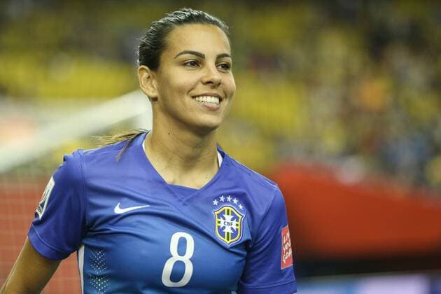 Thaisa (Brasilien), lacht, lachen, fröhlich, strahlend, optimistisch, Einzelbild, Aktion, Action, Fussball, FIFA Frauen-WM 2015, Brasilien - Spanien, xozx