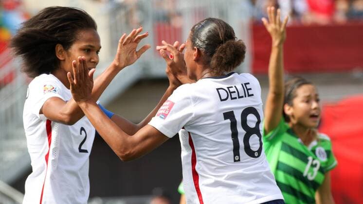 v.li.: Wendie Renard (Frankreich), Torschützin Marie Laure Delie (Frankreich) jubeln über das 0:4, Jubel, Torjubel, Torerfolg, celebrate the goal, goal, celebration, Jubel ueber das Tor, optimistisch, Action, Aktion, Fussball, FIFA Frauen-WM 2015, Mexiko - Frankreich, xozx