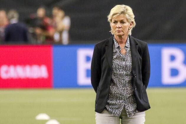 Silvia Neid (Trainerin, Coach, Deutschland), nachdenklich, enttäuscht schauend, Enttäuschung, Frustration, disappointed, pessimistisch, Fussball, FIFA Frauen-WM 2015, Deutschland - Frankreich, xozx