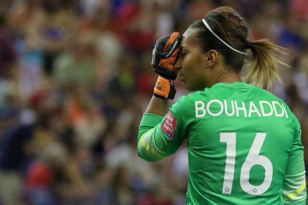 Sarah Bouhaddi (Torwart, Frankreich), enttäuscht schauend, Enttäuschung, Frustration, disappointed, pessimistisch, Fussball, FIFA Frauen-WM 2015, Deutschland - Frankreich, xozx