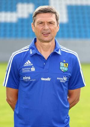 Chemnitz, 08.07.2015, Stadion an der Gellertstrasse, Fußball, 3.Liga , Chemnitzer FC, Mannschaftspräsentation für die Saison 2015 2016. , Mannschaftsfoto, Teamfoto. , Im Bild: Trainer Chefcoach Karsten Heine. ,