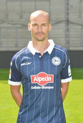 16.07.2015, Fussball, 2. LIGA, Saison 2015 2016, SCHÜCO-ARENA, BIELEFELD DSC ARMINIA BIELEFELD, PORTRAITTERMIN 2015 2016 Peer Kluge (Arminia Bielefeld), Portrait, Aktion, Einzelbild, Hoch