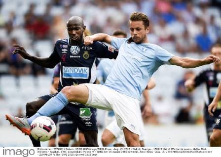 Aug. 15, 2015 - Malmö, Sverige - 150815 Malmö FFs Kari Arnason - Gefles Dioh Williams - Fussball, SWE, Allsvenskan: Malmö FF - Gefle den 15 august 2015 in Malmö..Foto: News - Aug. 15, 2015 - ZUMAb138