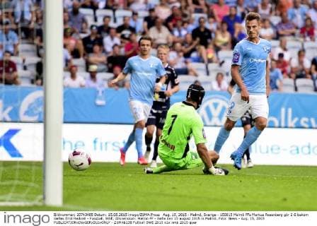 Aug. 15, 2015 - Malmö, Sverige - 150815 Malmö FFs Markus Rosenberg gör 2-0 bakom Gefles Emil Hedvall - Fussball, SWE, Allsvenskan: Malmö FF - Gefle den 15 august 2015 in Malmö..Foto: News - Aug. 15, 2015 - ZUMAb138