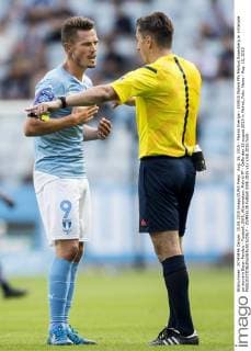 Aug. 15, 2015 - Malmö Sverige - 150815 Malmö FFs Markus Rosenberg är irriterade pa domare Bojan Pandzic - Fussball, SWE, Allsvenskan: Malmö FF - Gefle den 15 august 2015 in Malmö..Foto: News - Aug. 15, 2015 - ZUMAb138