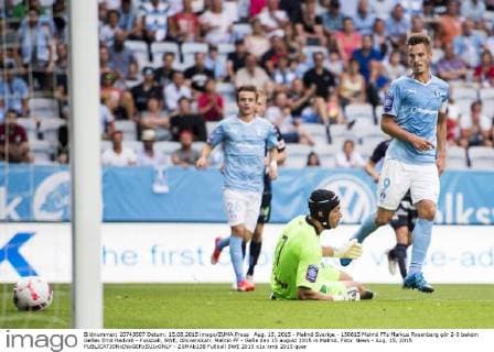 Aug. 15, 2015 - Malmö Sverige - 150815 Malmö FFs Markus Rosenberg gör 2-0 bakom Gefles Emil Hedvall - Fussball, SWE, Allsvenskan: Malmö FF - Gefle den 15 august 2015 in Malmö..Foto: News - Aug. 15, 2015 - ZUMAb138