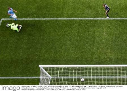 Aug. 15, 2015 - Malmö Sverige - 150815 Malmö FFs Markus Rosenberg gör 2-0 bakom Gefles Emil Hedvall - Fussball, SWE, Allsvenskan: Malmö FF - Gefle den 15 august 2015 in Malmö..Foto: News - Aug. 15, 2015 - ZUMAb138