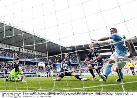 Aug. 15, 2015 - Malmö Sverige - 150815 Malmö FFs Vladimir Rodic (th) gör 1-0 - Fussball, SWE, Allsvenskan: Malmö FF - Gefle den 15 august 2015 in Malmö..Foto: News - Aug. 15, 2015 - ZUMAb138