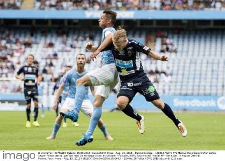 Aug. 15, 2015 - Malmö Sverige - 150815 Malmö FFs Markus Rosenberg träffar Gefles Jesper Floren otäckt i pannan med sin armbage under en luftduell - Fussball, SWE, Allsvenskan: Malmö FF - Gefle den 15 august 2015 in Malmö..Foto: News - Aug. 15, 2015 - ZUMAb138